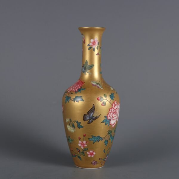 butterfly pattern in gold and pink enamel, made in the Yongzheng period of the Qing Dynasty